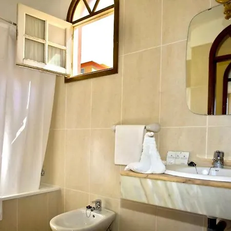 One Bedroom,Pool With Free Internet In Common Areas, Tenerife South *