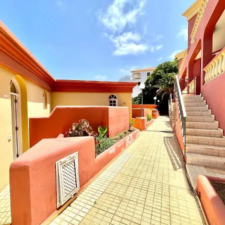 One Bedroom,Pool With Free Internet In Common Areas, Tenerife South Адехе